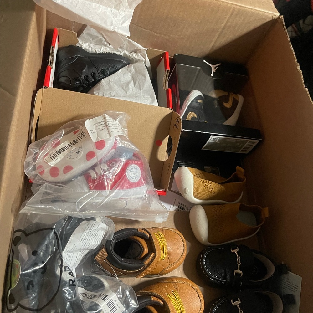 Nike Kids Black and Tan Sneakers